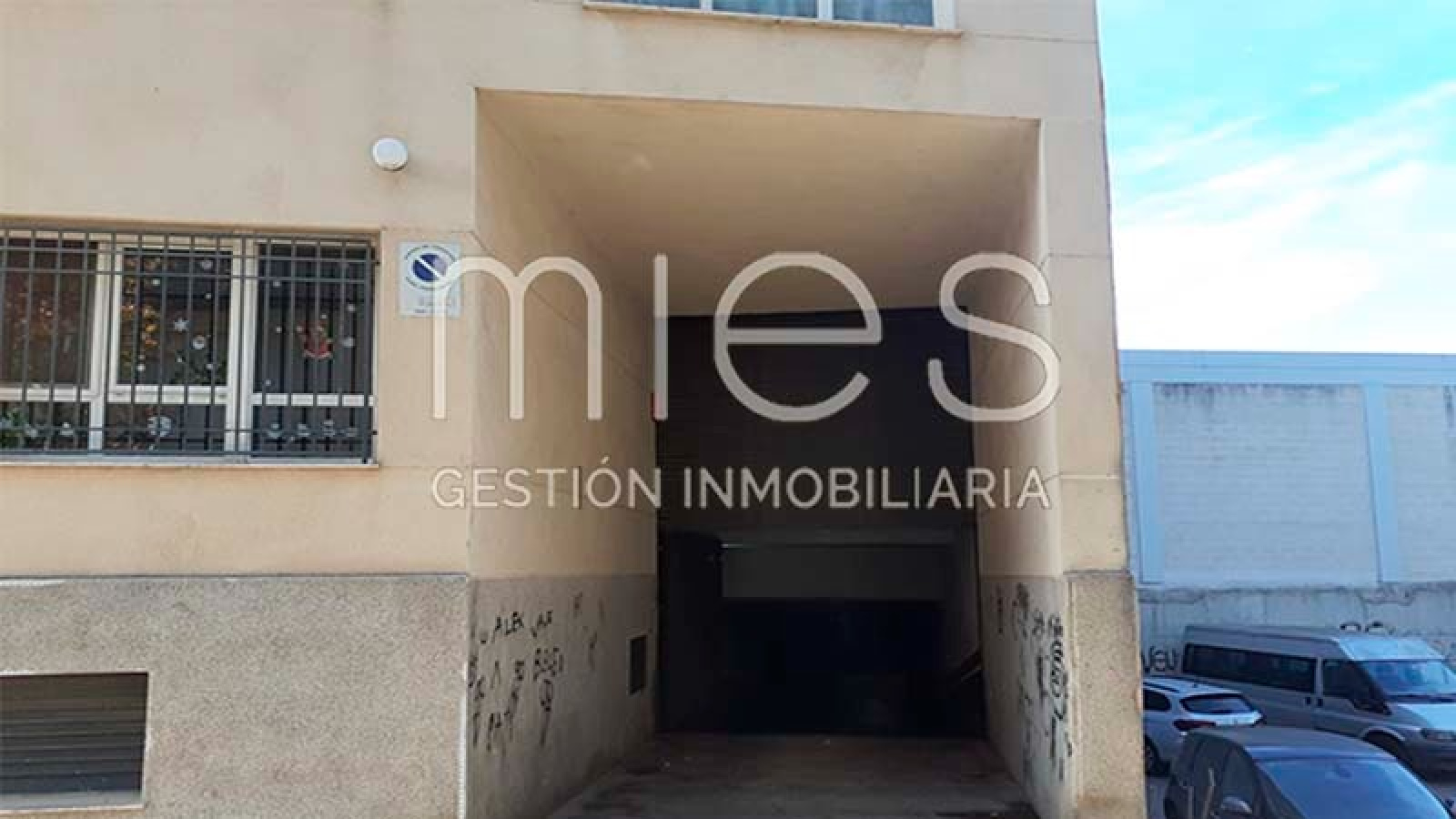 mies inmobiliaria vende aparcamiento