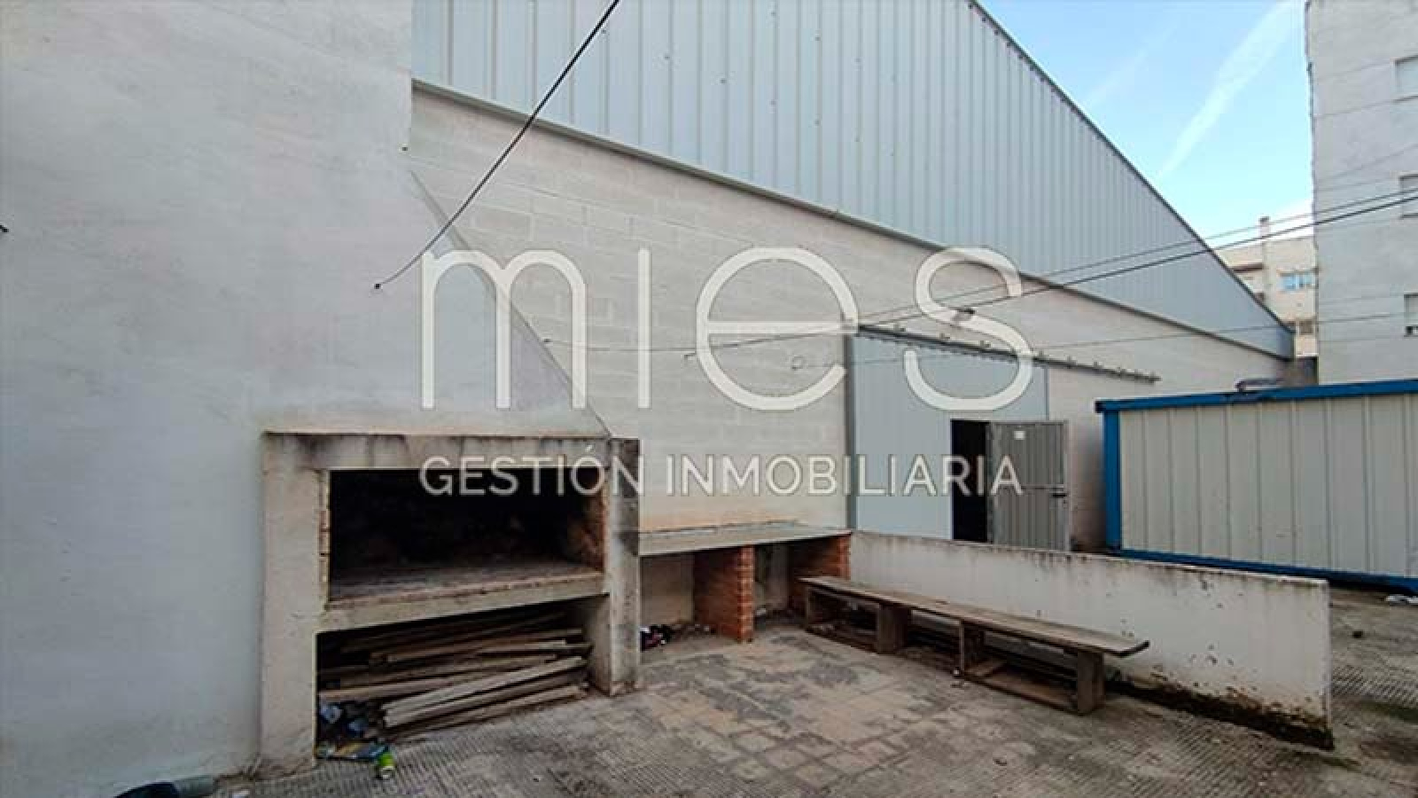 mies inmobiliaria vende aparcamiento