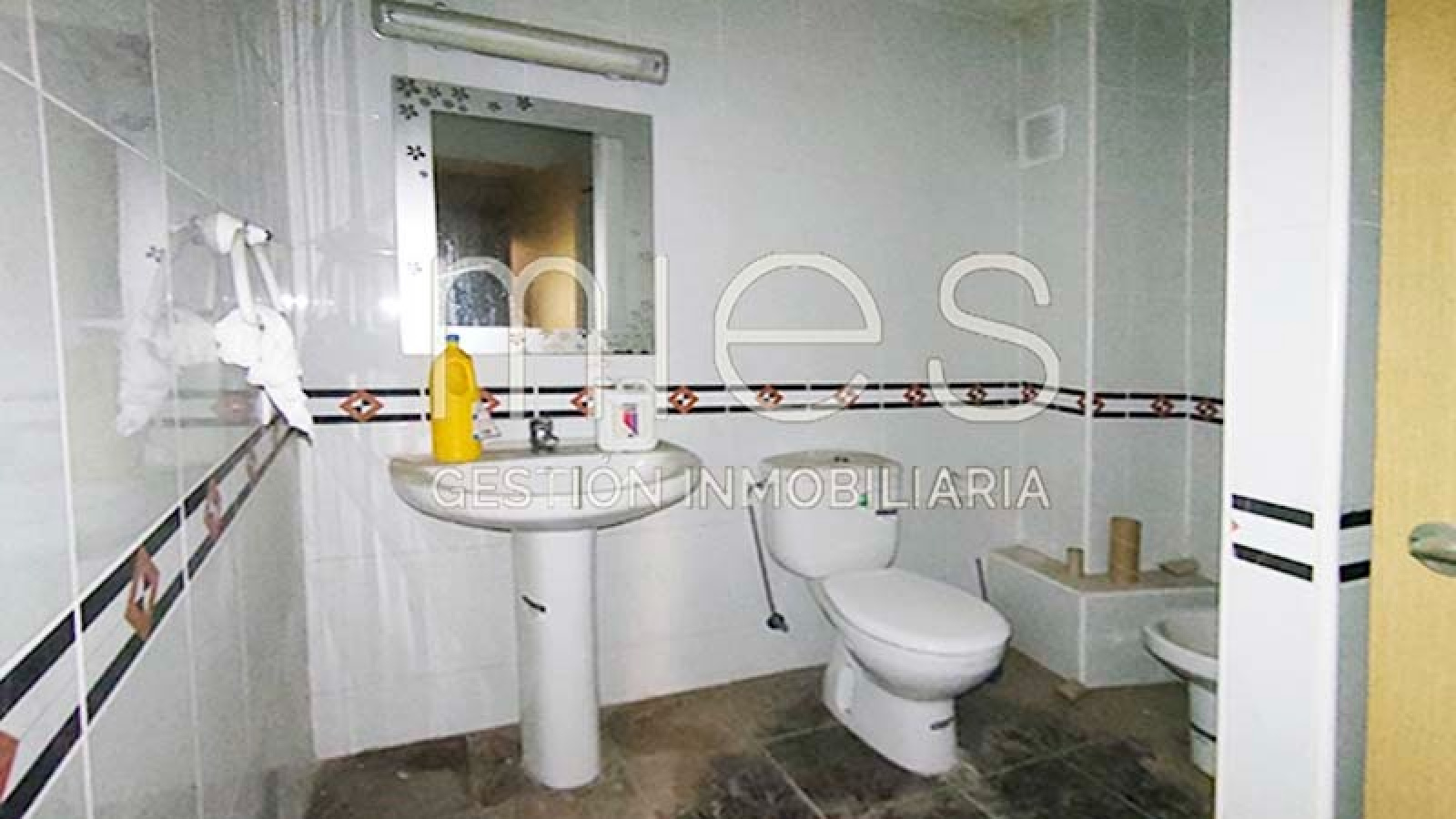 mies inmobiliaria vende aparcamiento