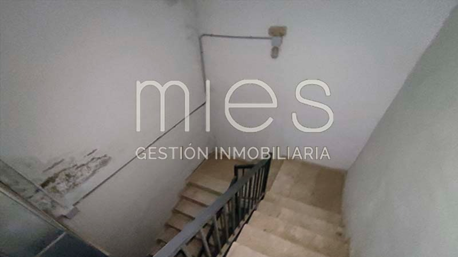 mies inmobiliaria vende aparcamiento