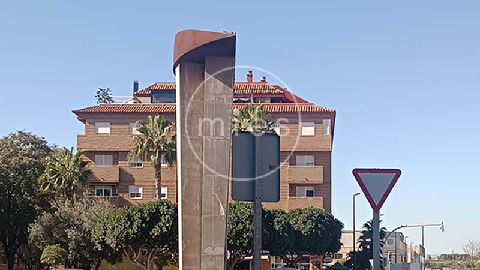 mies inmobiliaria alquila nave