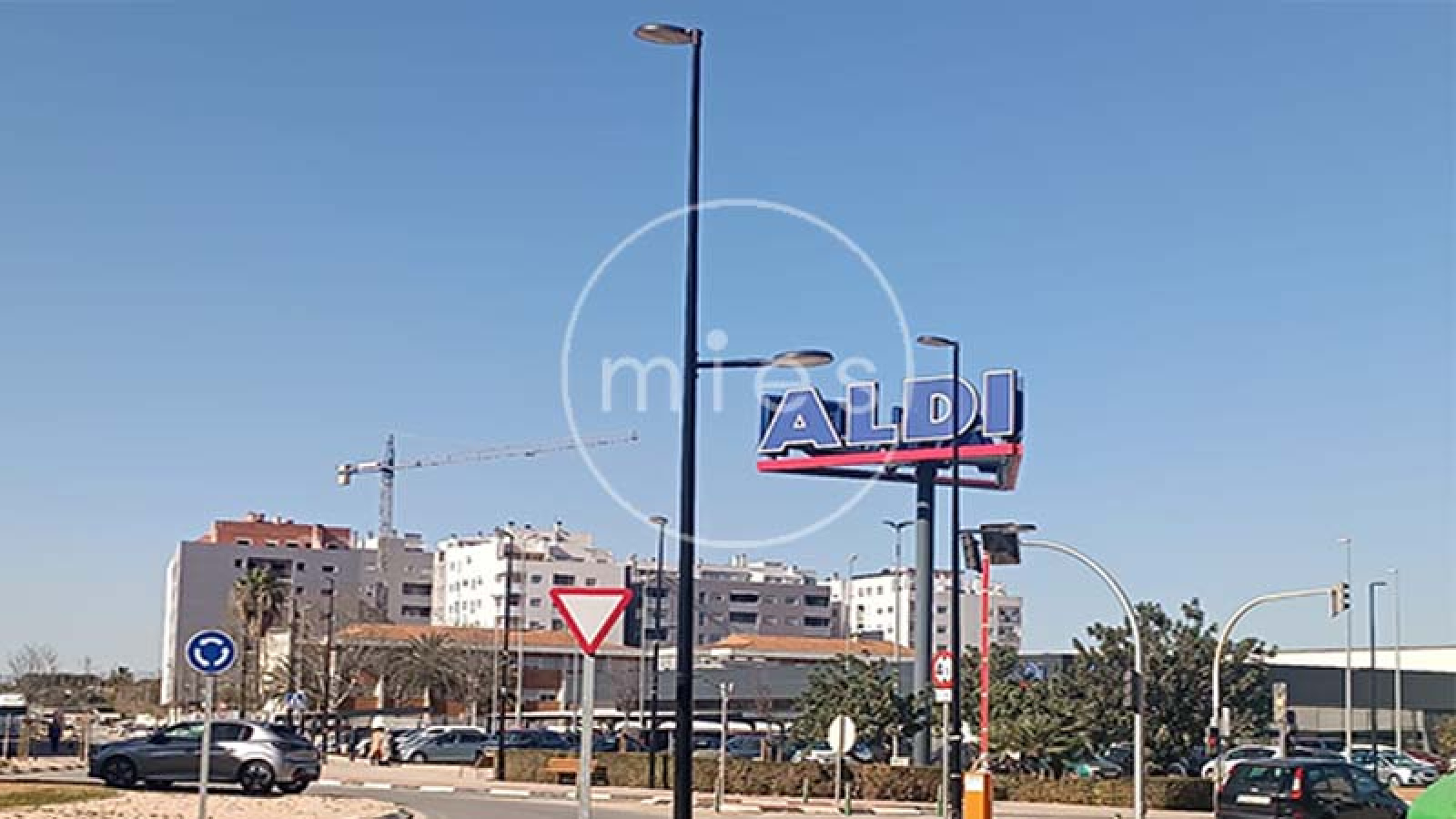 mies inmobiliaria alquila nave