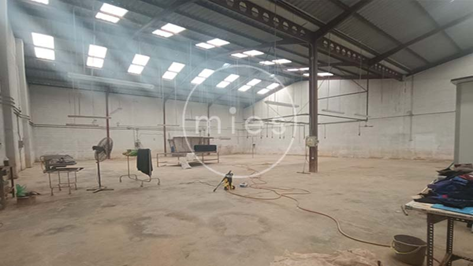 mies inmobiliaria alquila nave