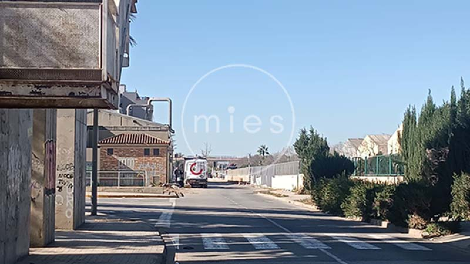 mies inmobiliaria alquila nave