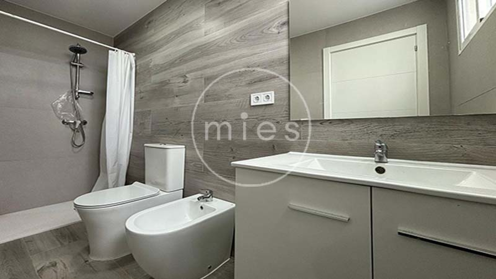 baño completo  de chalet de obra nueva en Urbanización Altury, Turís – MIES Inmobiliaria