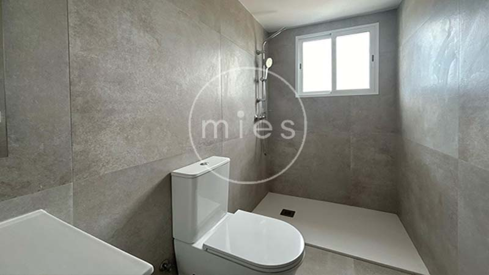 baño completo de chalet de obra nueva en Urbanización Altury, Turís – MIES Inmobiliaria