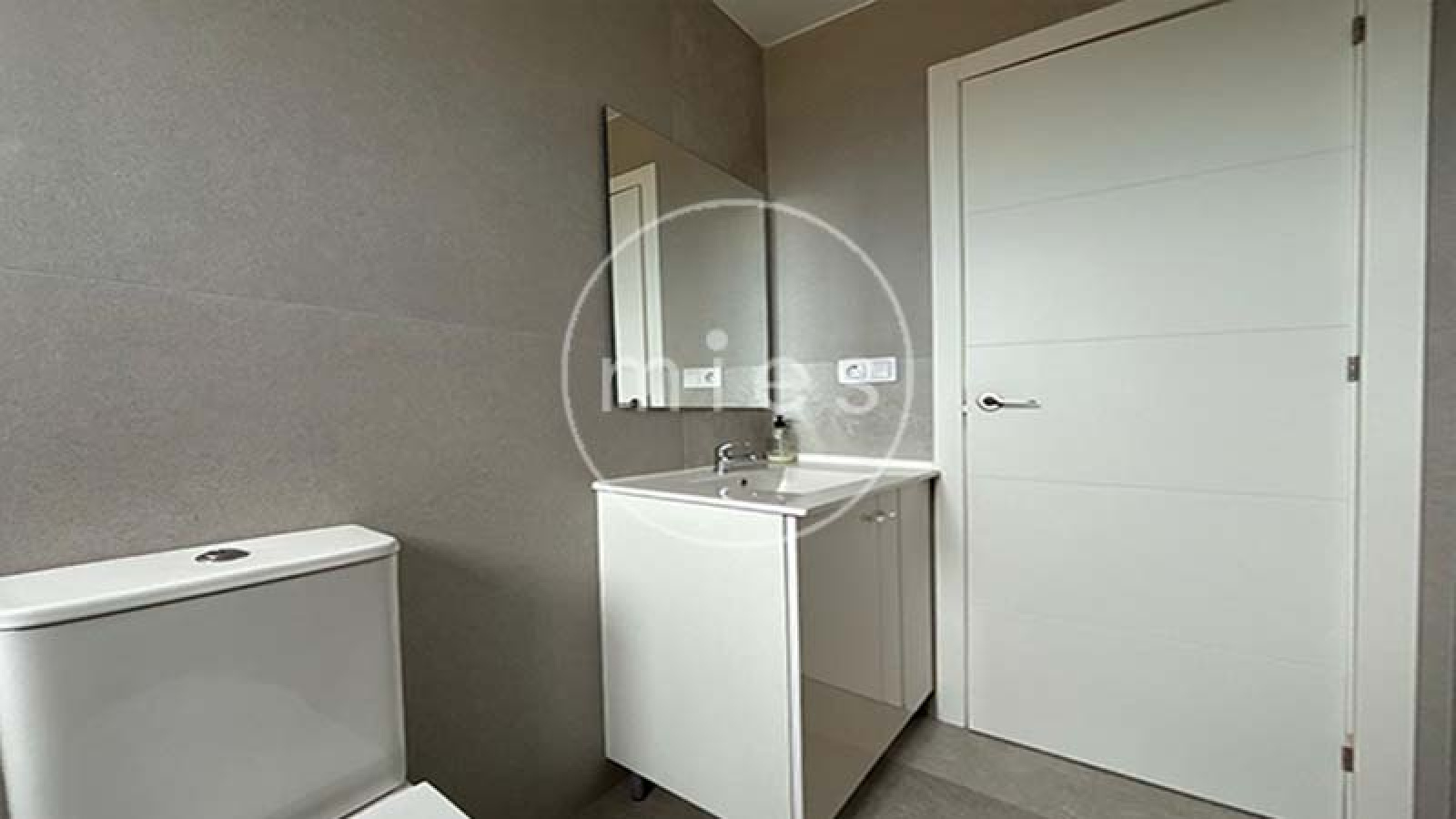 baño completo  de chalet de obra nueva en Urbanización Altury, Turís – MIES Inmobiliaria