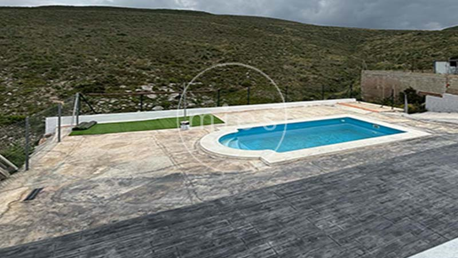 piscina moderna  chalet de obra nueva en Urbanización Altury, Turís – MIES Inmobiliaria