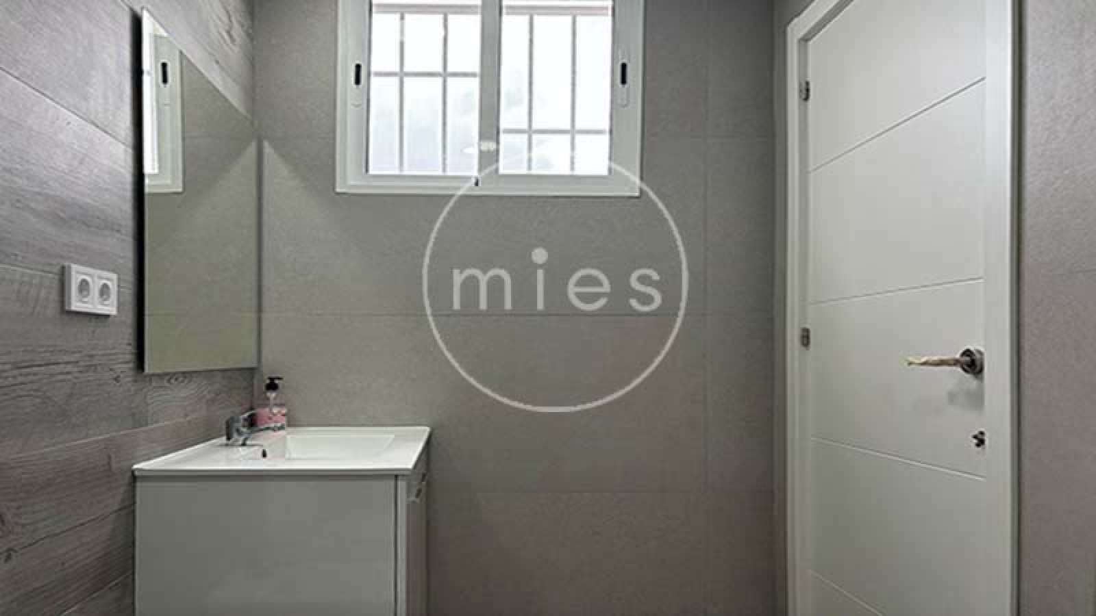 baño completo de chalet de obra nueva en Urbanización Altury, Turís – MIES Inmobiliaria