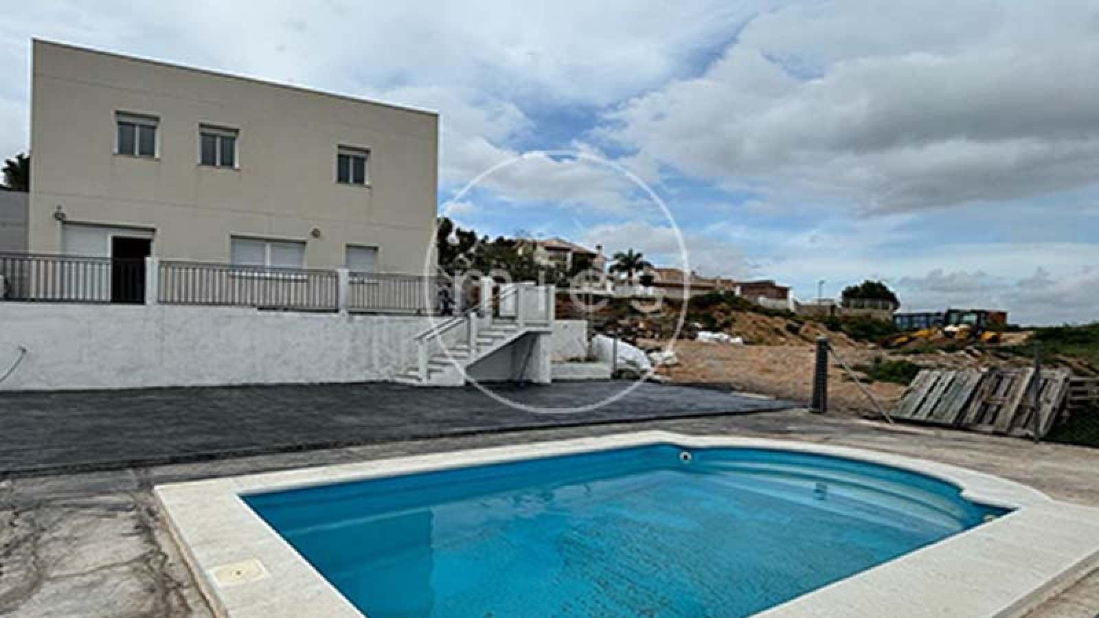 piscina de chalet de obra nueva en Urbanización Altury, Turís – MIES Inmobiliaria