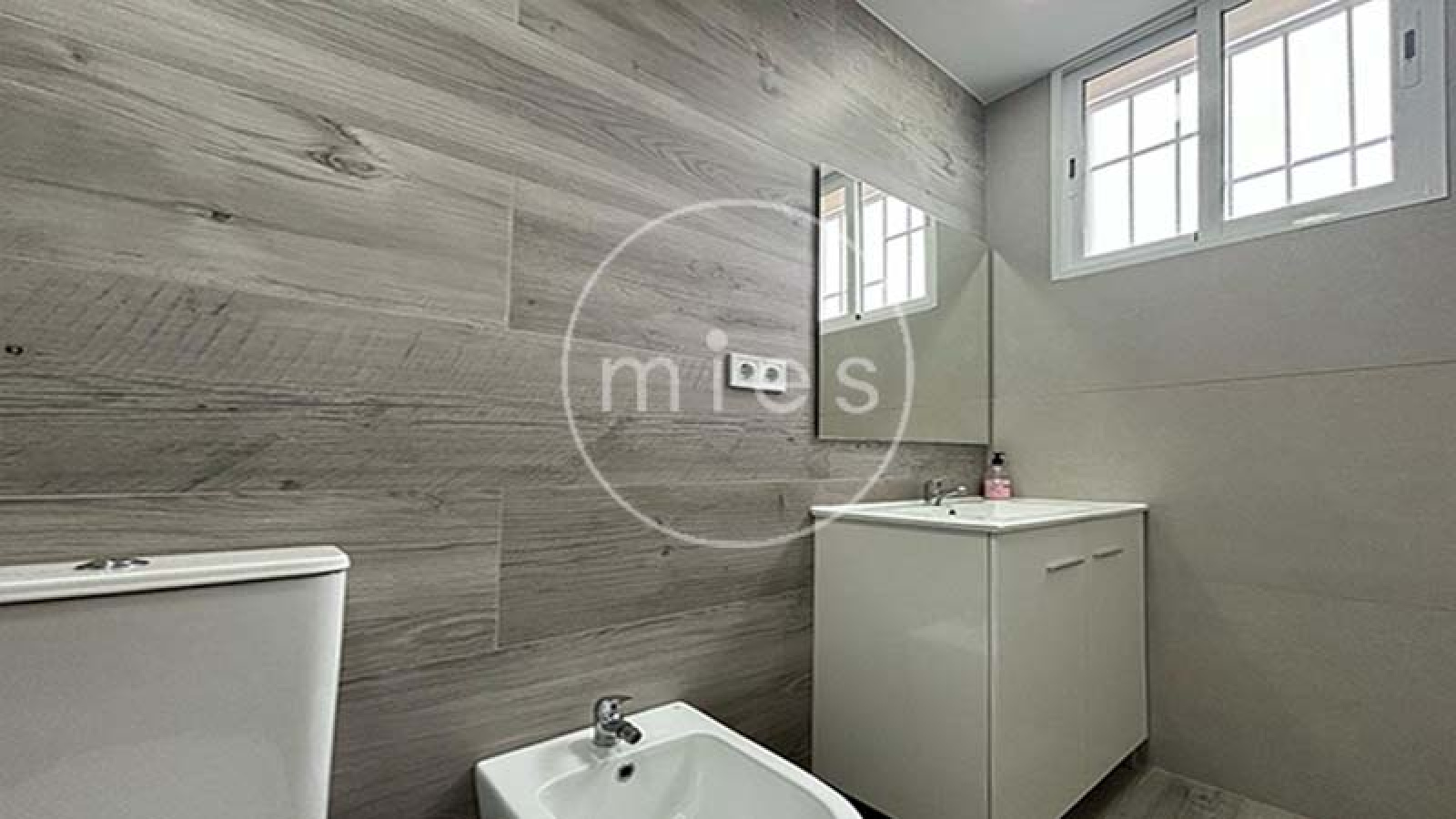 baño completo de chalet de obra nueva en Urbanización Altury, Turís – MIES Inmobiliaria