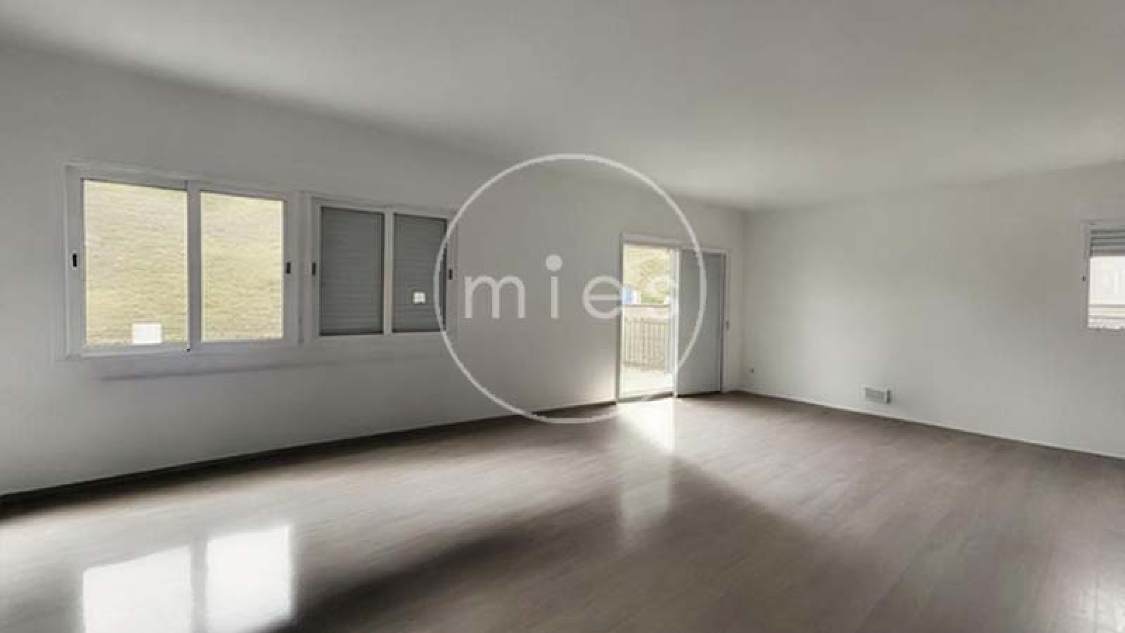 salón comedor  de chalet de obra nueva en Urbanización Altury, Turís – MIES Inmobiliaria