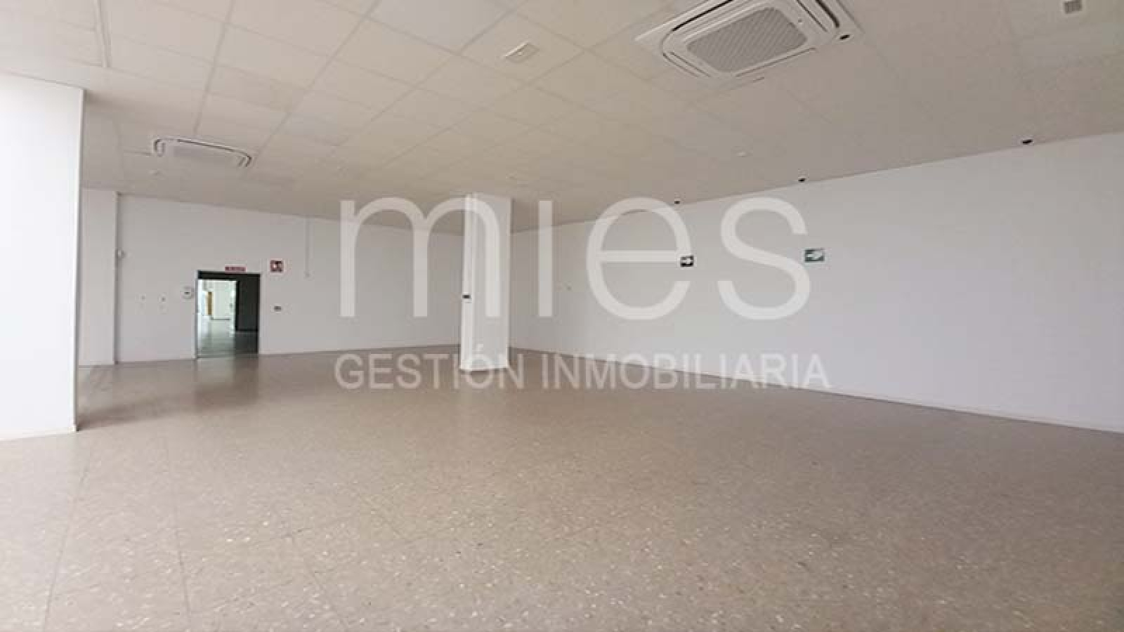 mies inmobiliaria vende local cruz cubierta edificio lujo