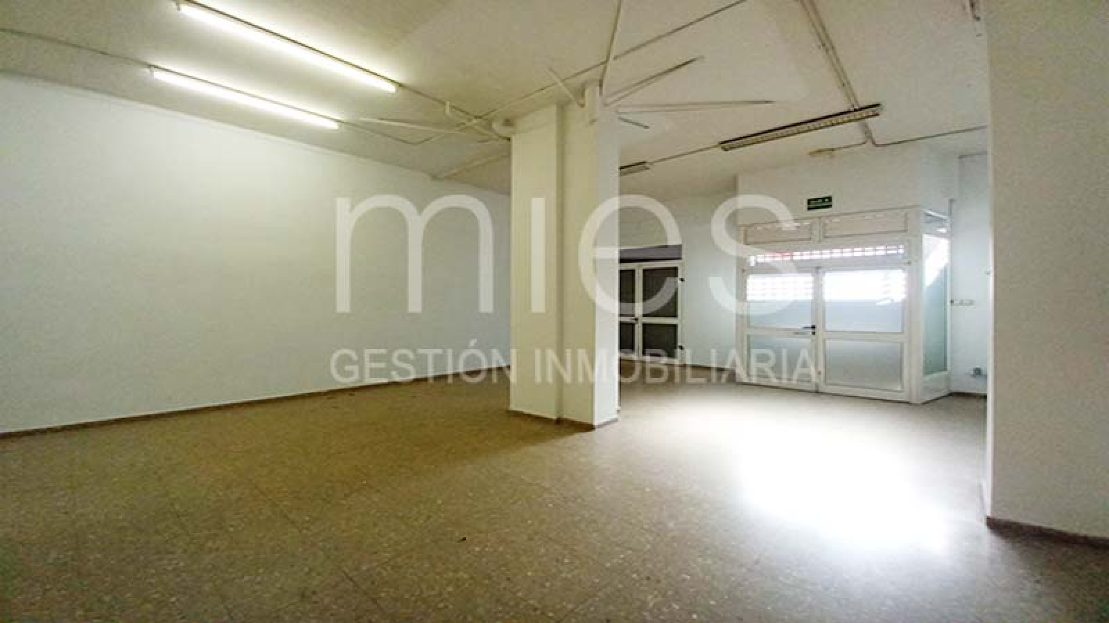 mies inmobiliaria vende local cruz cubierta edificio lujo