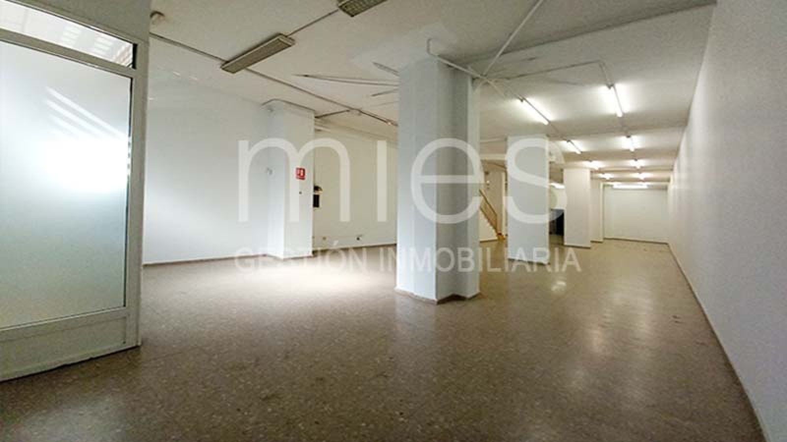 mies inmobiliaria vende local cruz cubierta edificio lujo