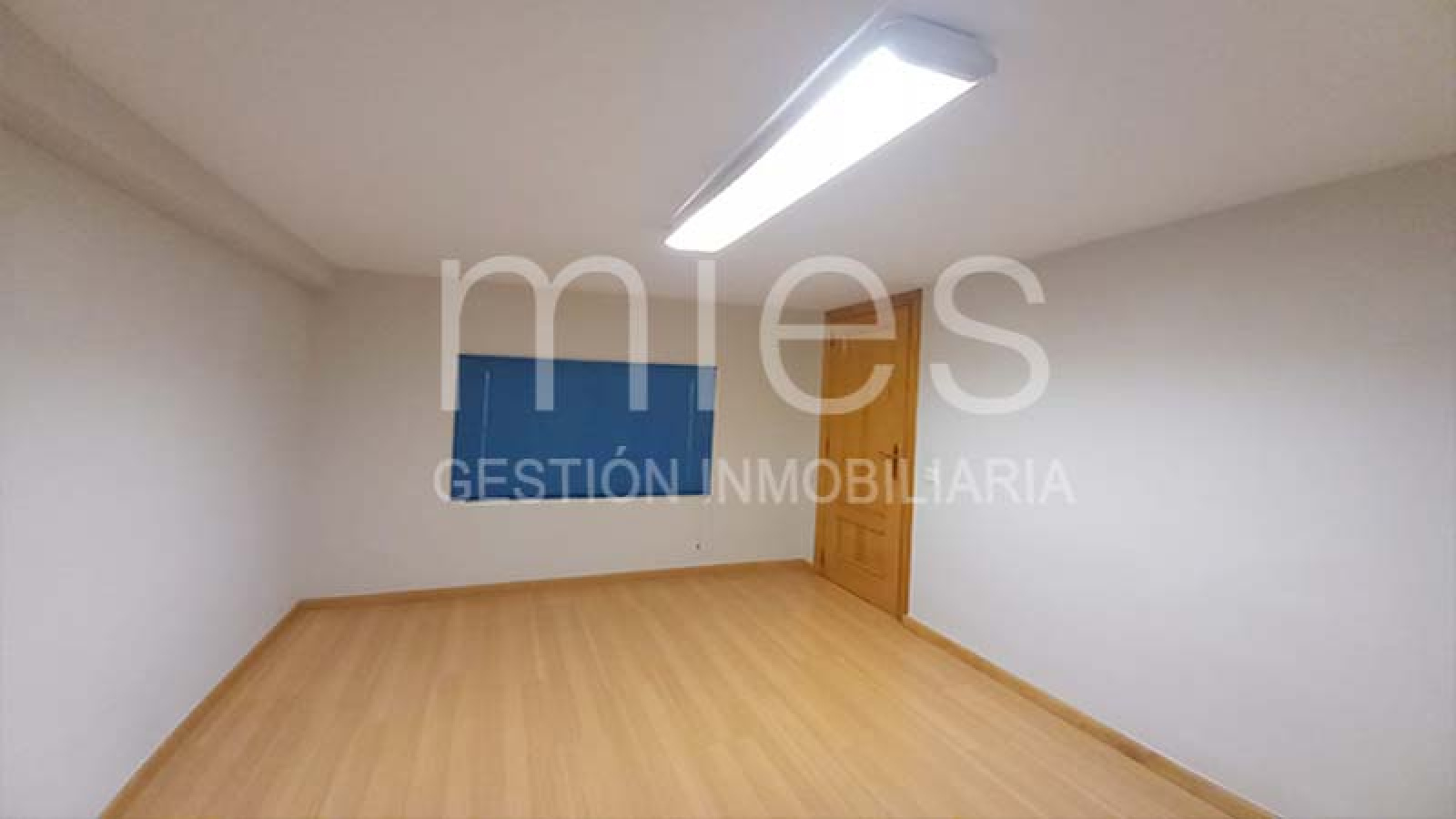 mies inmobiliaria vende local cruz cubierta edificio lujo