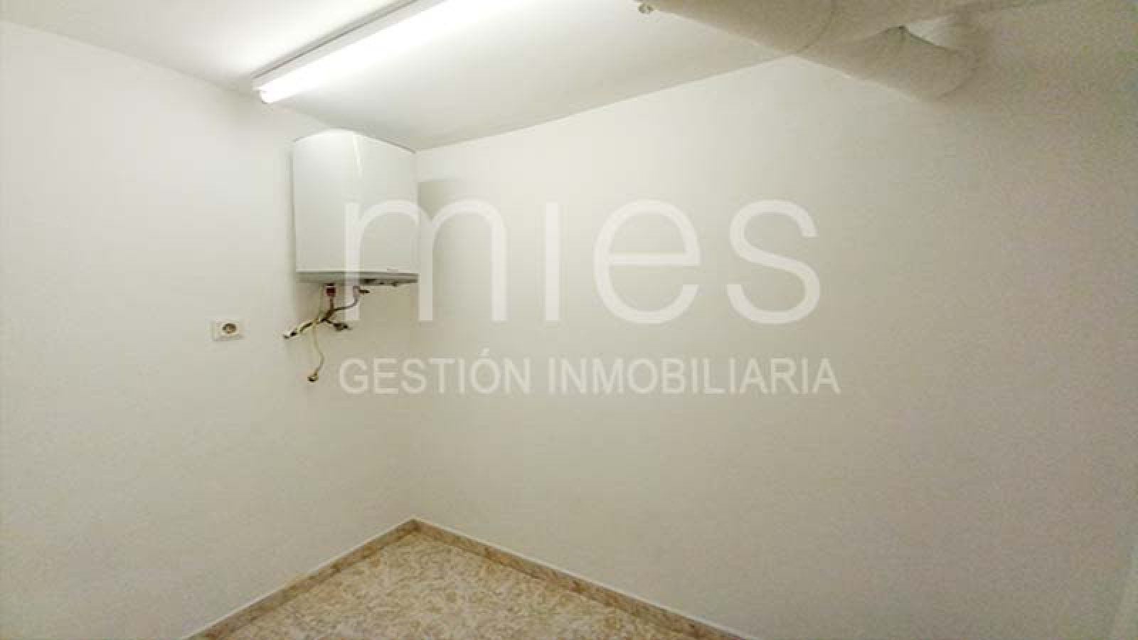 mies inmobiliaria vende local cruz cubierta edificio lujo