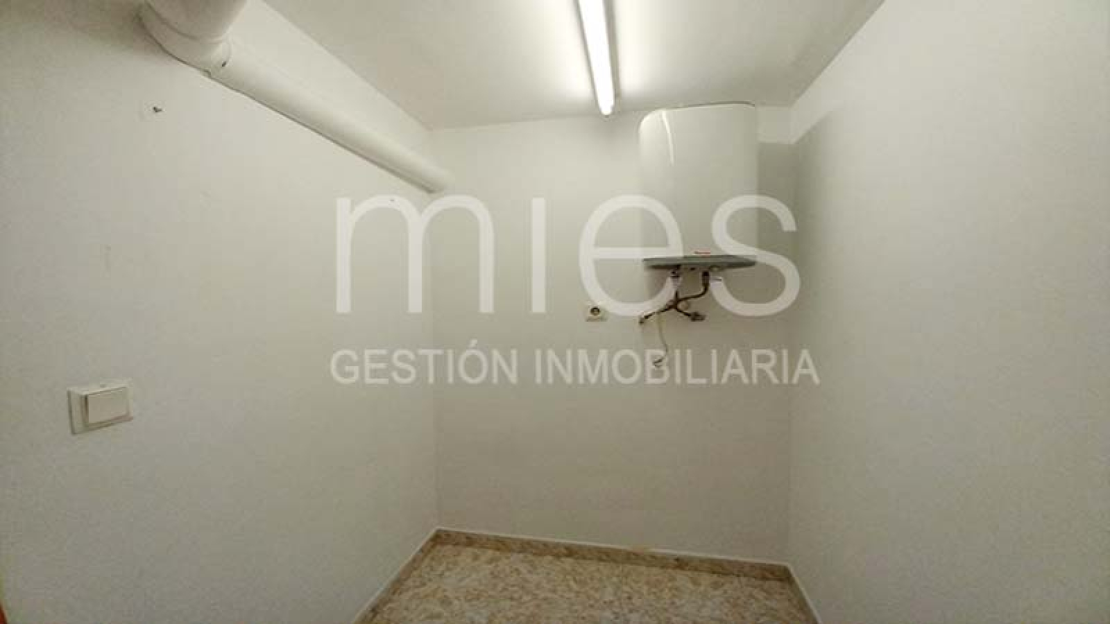 mies inmobiliaria vende local cruz cubierta edificio lujo