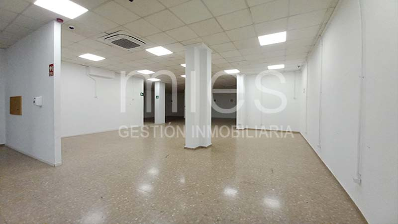 mies inmobiliaria vende local cruz cubierta edificio lujo