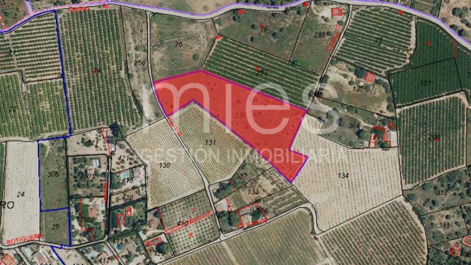 Descubre esta caseta en venta en Xarco Secs, Torrent. Parcela de 13.847 m² vallada, ideal para reformar o instalar una casa prefabricada. A 3 minutos del Camping de la Pirámide. ¡Oportunidad única con acceso asfaltado y agua del Pozo de la Sierra!