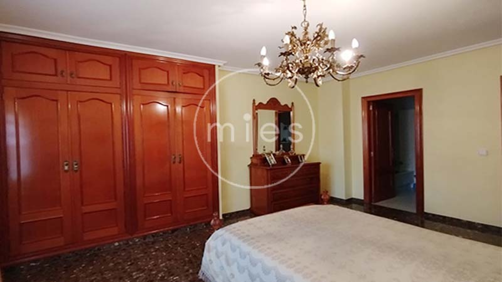 Mies inmobiliaria vende casa en torrent, la ermita