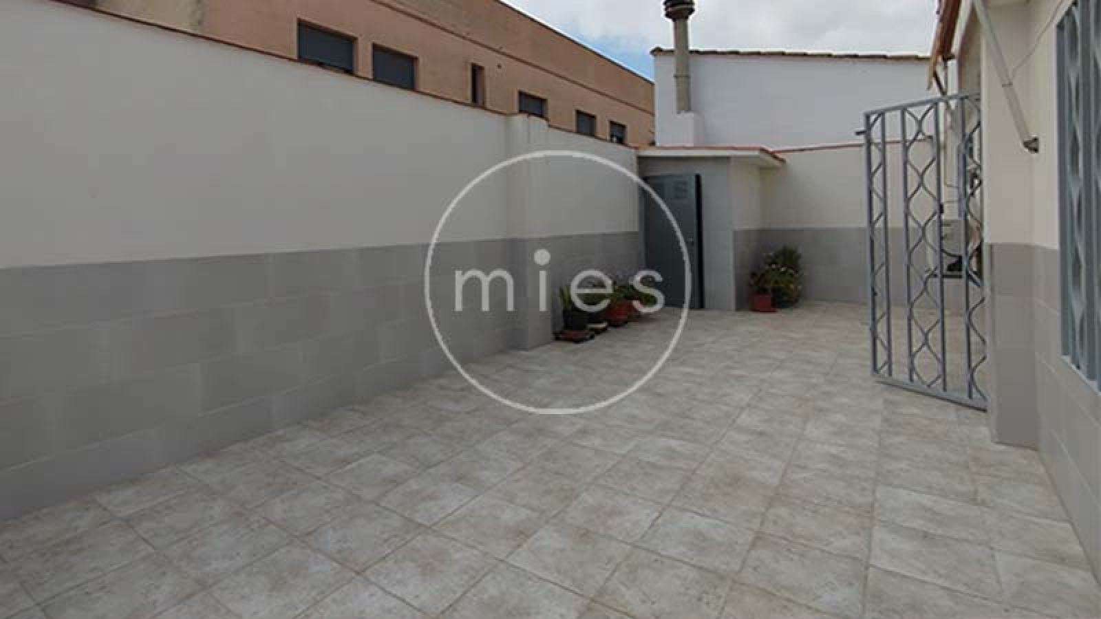 Mies inmobiliaria vende casa en torrent, la ermita