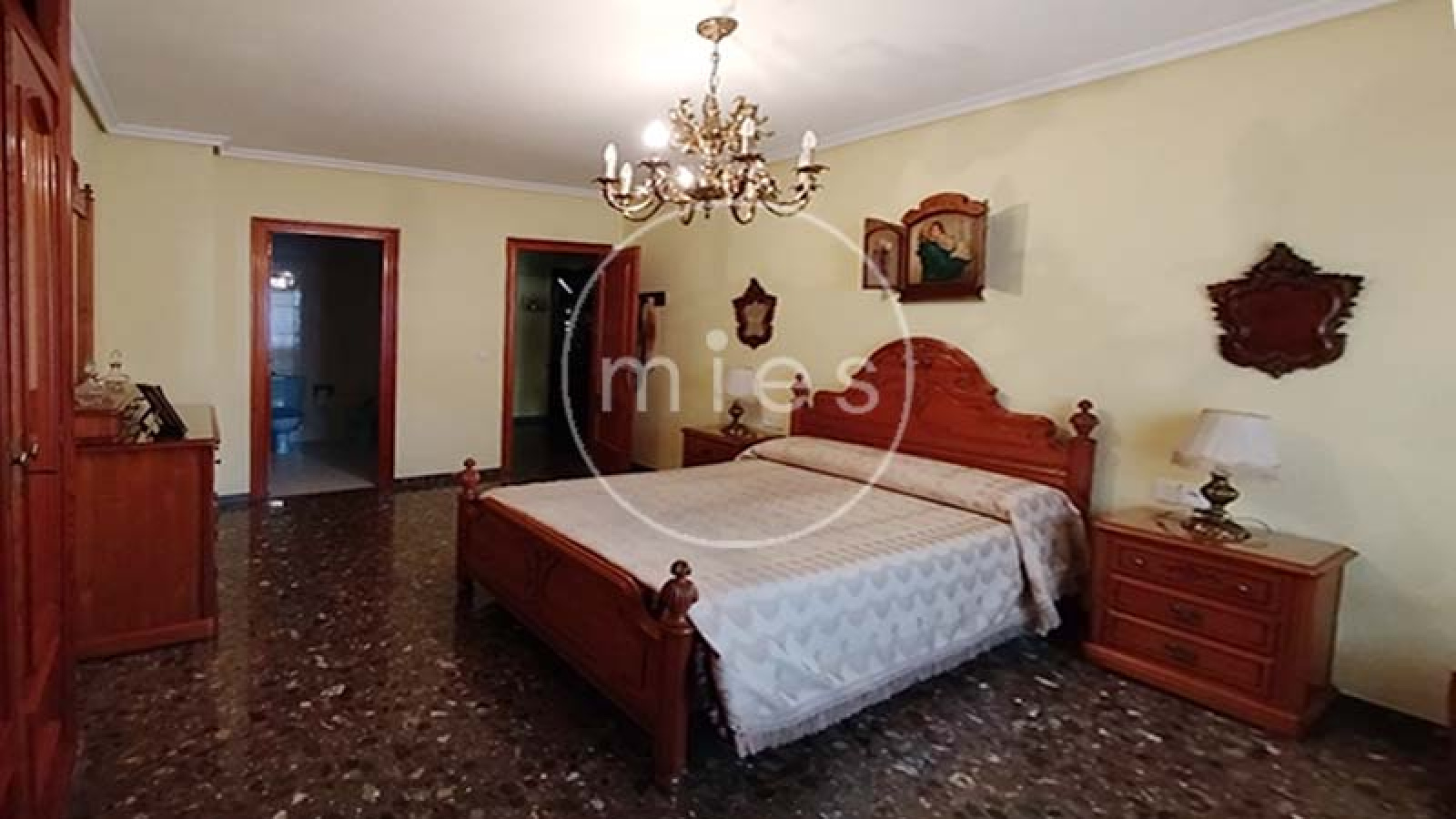 Mies inmobiliaria vende casa en torrent, la ermita