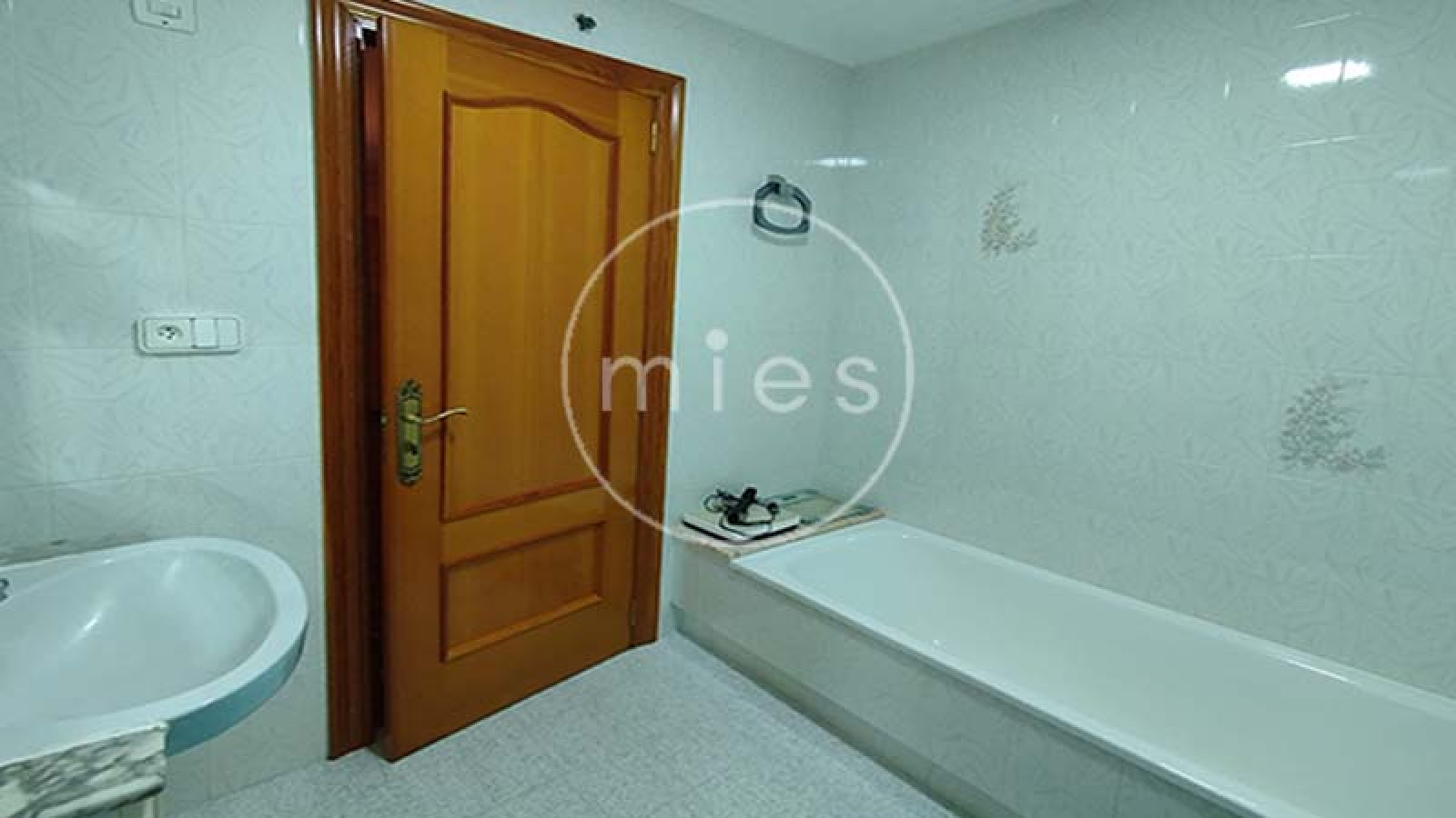 Mies inmobiliaria vende casa en torrent, la ermita