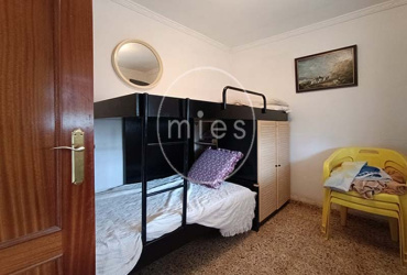 EN CHIVA INMOBILIARIA MIES VENDE - chalet para entrar circuito de cheste 