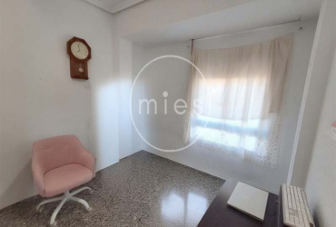piso en venta Calle Valencia, comprar piso exterior, vivienda luminosa, inmobiliaria en Valencia, Mies Inmobiliaria, piso con balcón, inversión inmobiliaria, piso con potencial, oportunidad de compra, piso en buena ubicación