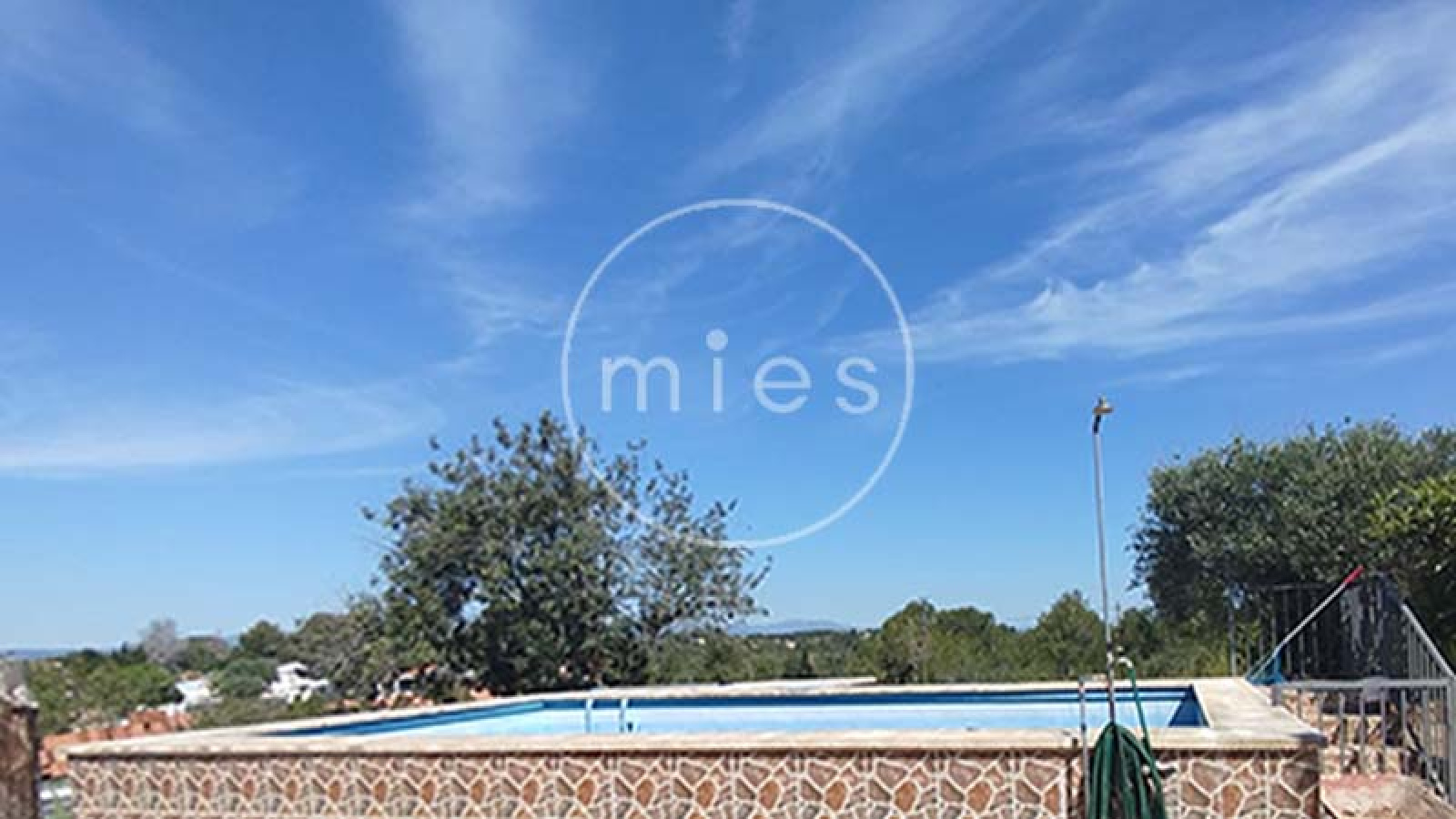 Cocina independiente de chalet listo para entrar a vivir en Montserrat – MIES Inmobiliaria