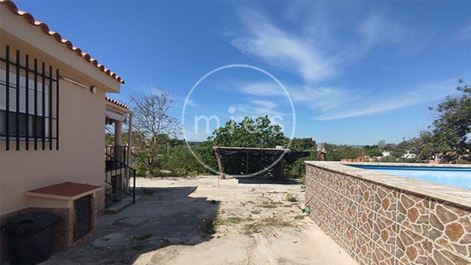 Cocina independiente de chalet listo para entrar a vivir en Montserrat – MIES Inmobiliaria