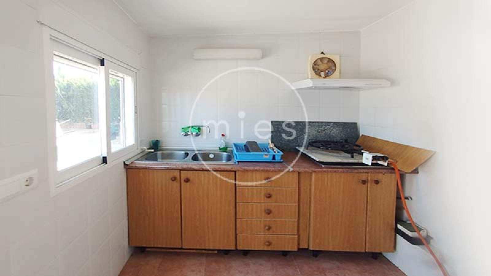 Cocina independiente de chalet listo para entrar a vivir en Montserrat – MIES Inmobiliaria