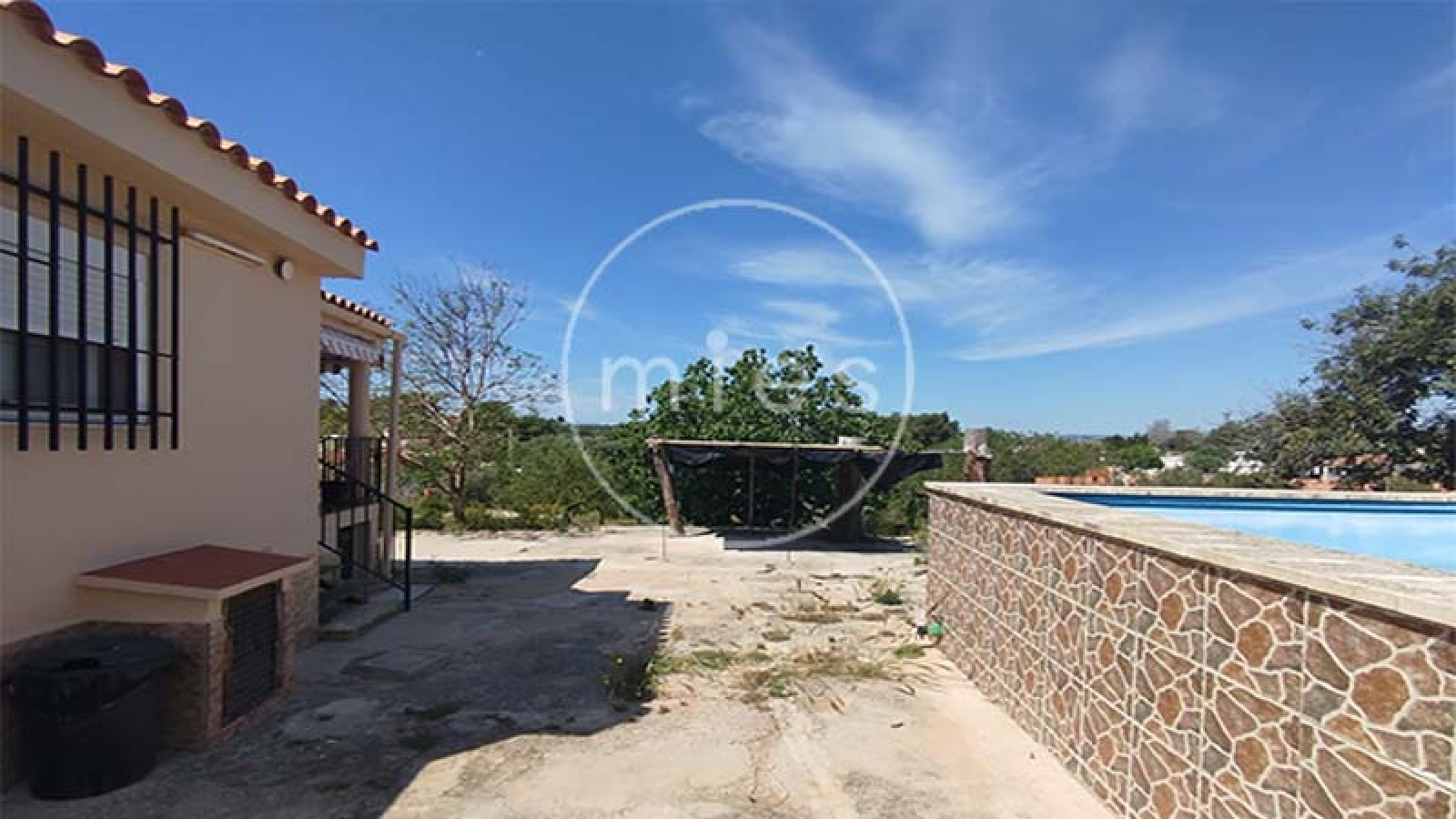 Cocina independiente de chalet listo para entrar a vivir en Montserrat – MIES Inmobiliaria