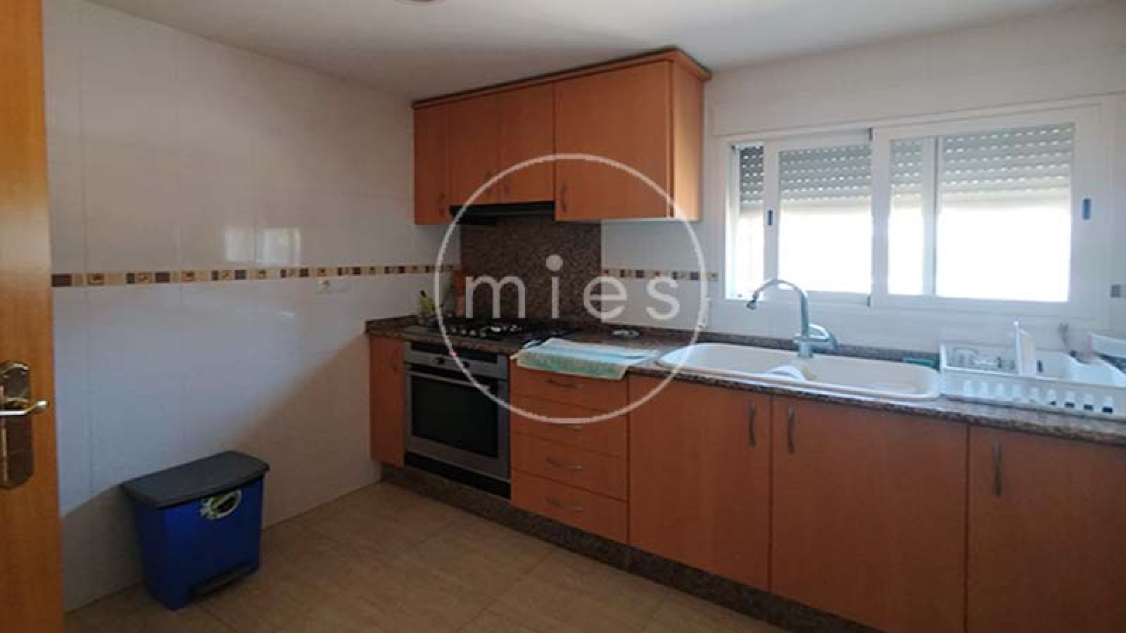 Cocina independiente de chalet listo para entrar a vivir en Montserrat – MIES Inmobiliaria