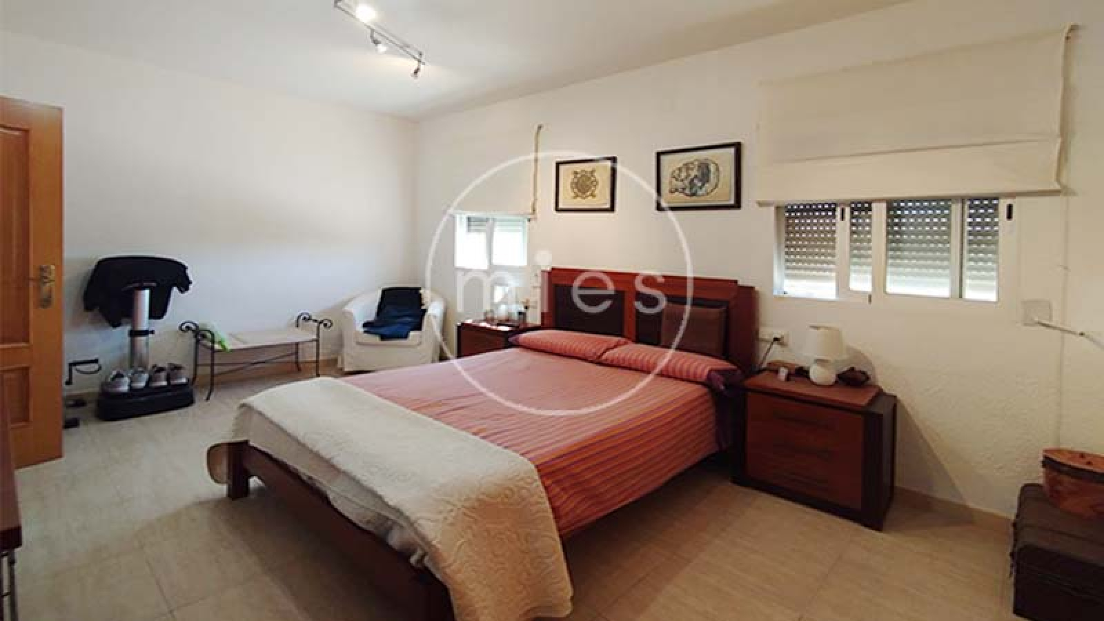 Cocina independiente de chalet listo para entrar a vivir en Montserrat – MIES Inmobiliaria