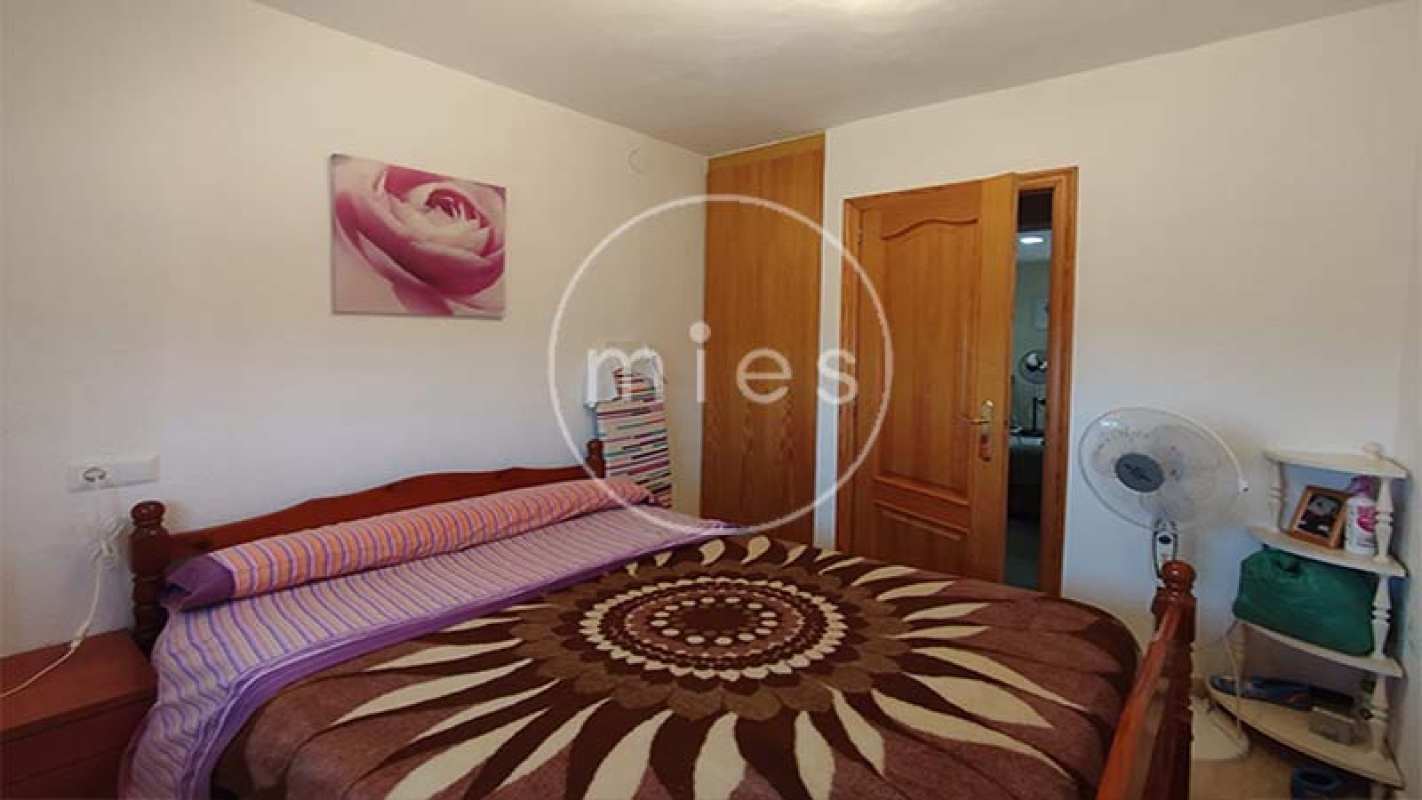 Chalet en venta en Montserrat con piscina y gran parcela, ofrecido por MIES Inmobiliaria, especialistas en viviendas en zonas tranquilas cerca de Valencia