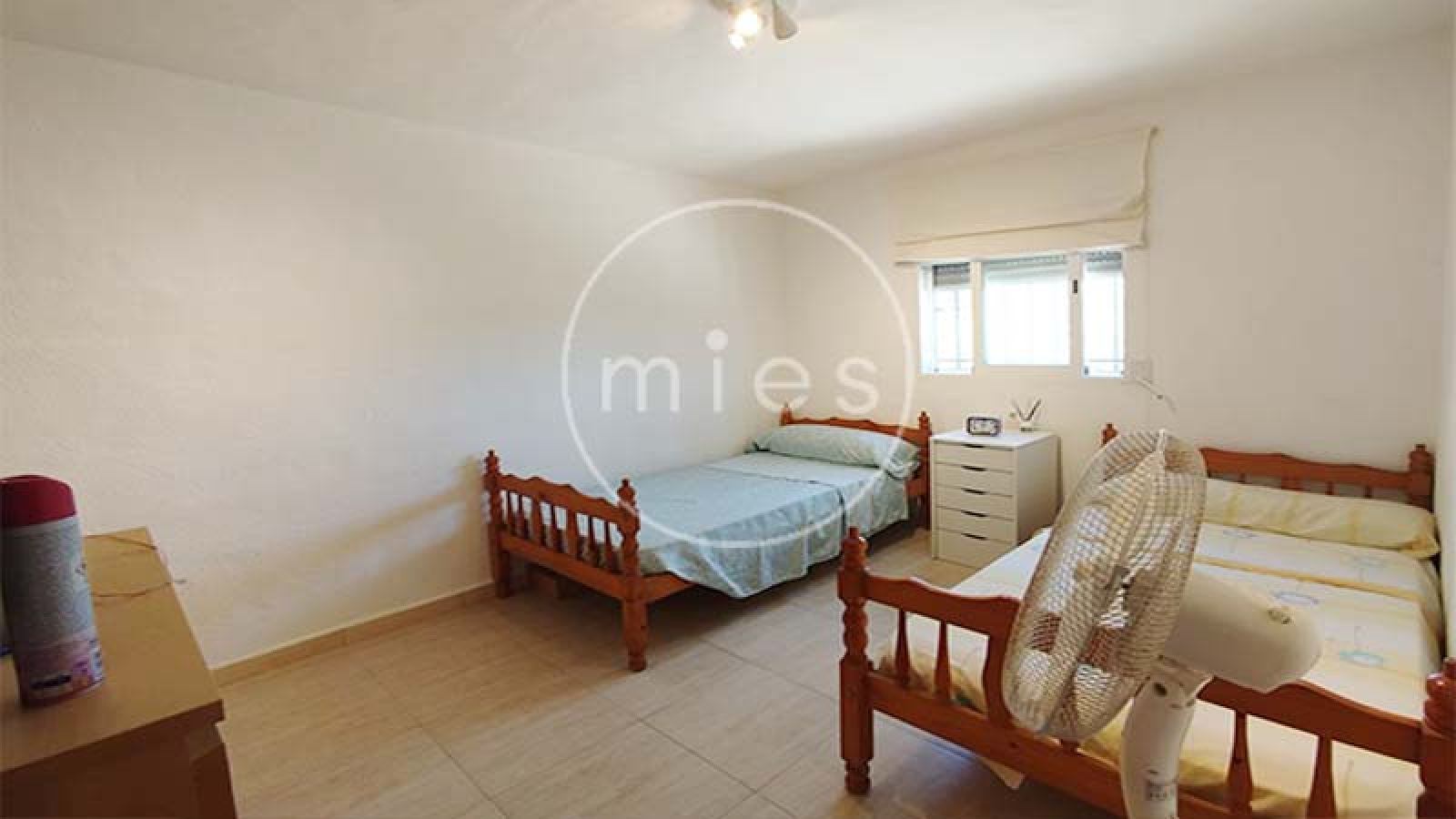 Chalet en venta en Montserrat con piscina y gran parcela, ofrecido por MIES Inmobiliaria, especialistas en viviendas en zonas tranquilas cerca de Valencia