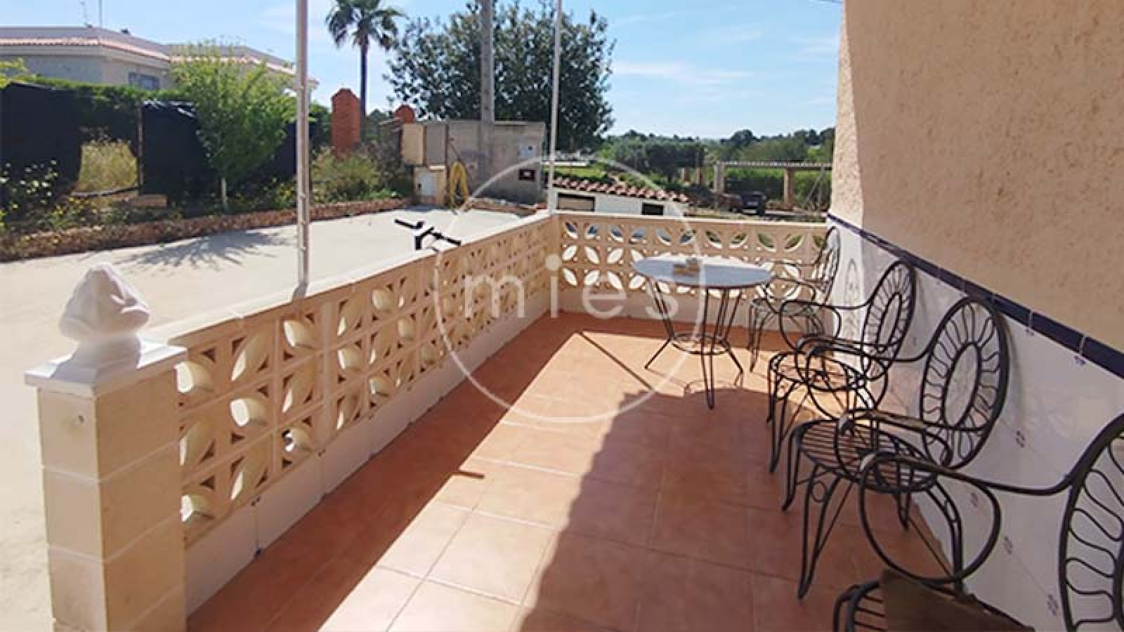 Cocina independiente de chalet listo para entrar a vivir en Montserrat – MIES Inmobiliaria