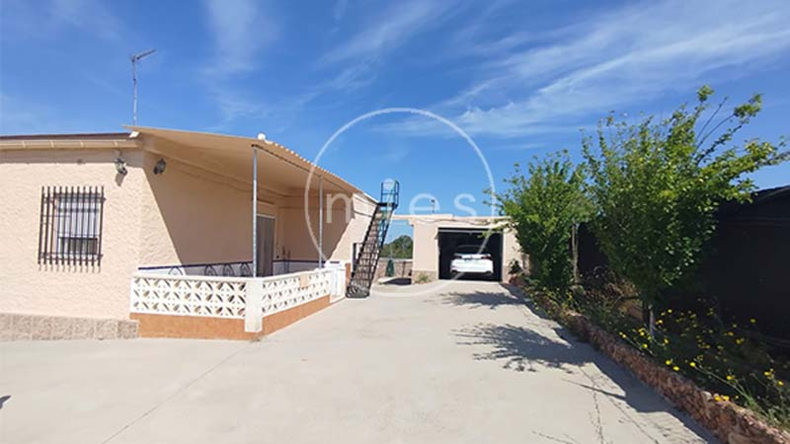 Cocina independiente de chalet listo para entrar a vivir en Montserrat – MIES Inmobiliaria