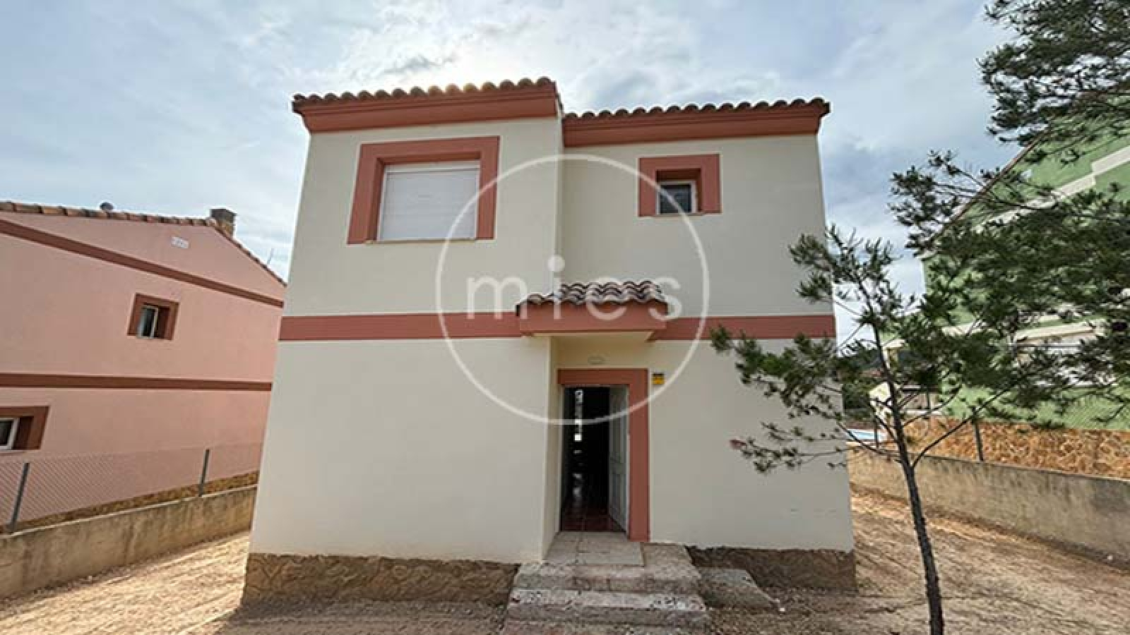 chalet en venta Altury, chalet nuevo Valencia, obra nueva con piscina, comprar chalet en urbanización Altury, chalet independiente Valencia, casa con parcela y piscina, chalets en venta Valencia, inversión inmobiliaria Altury, vivienda nueva Valencia