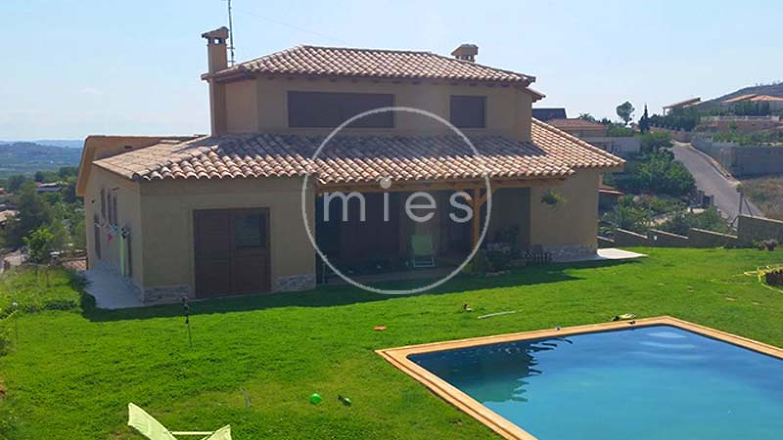 mies inmobiliaria vende chalet urbano altury oportunidad