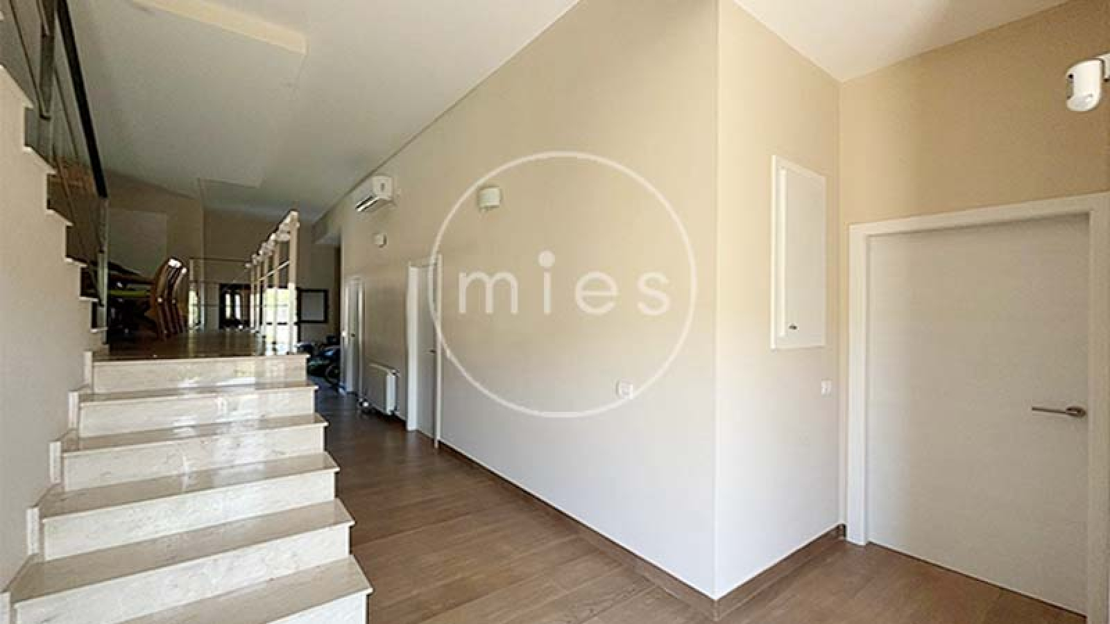 mies inmobiliaria vende chalet urbano altury oportunidad