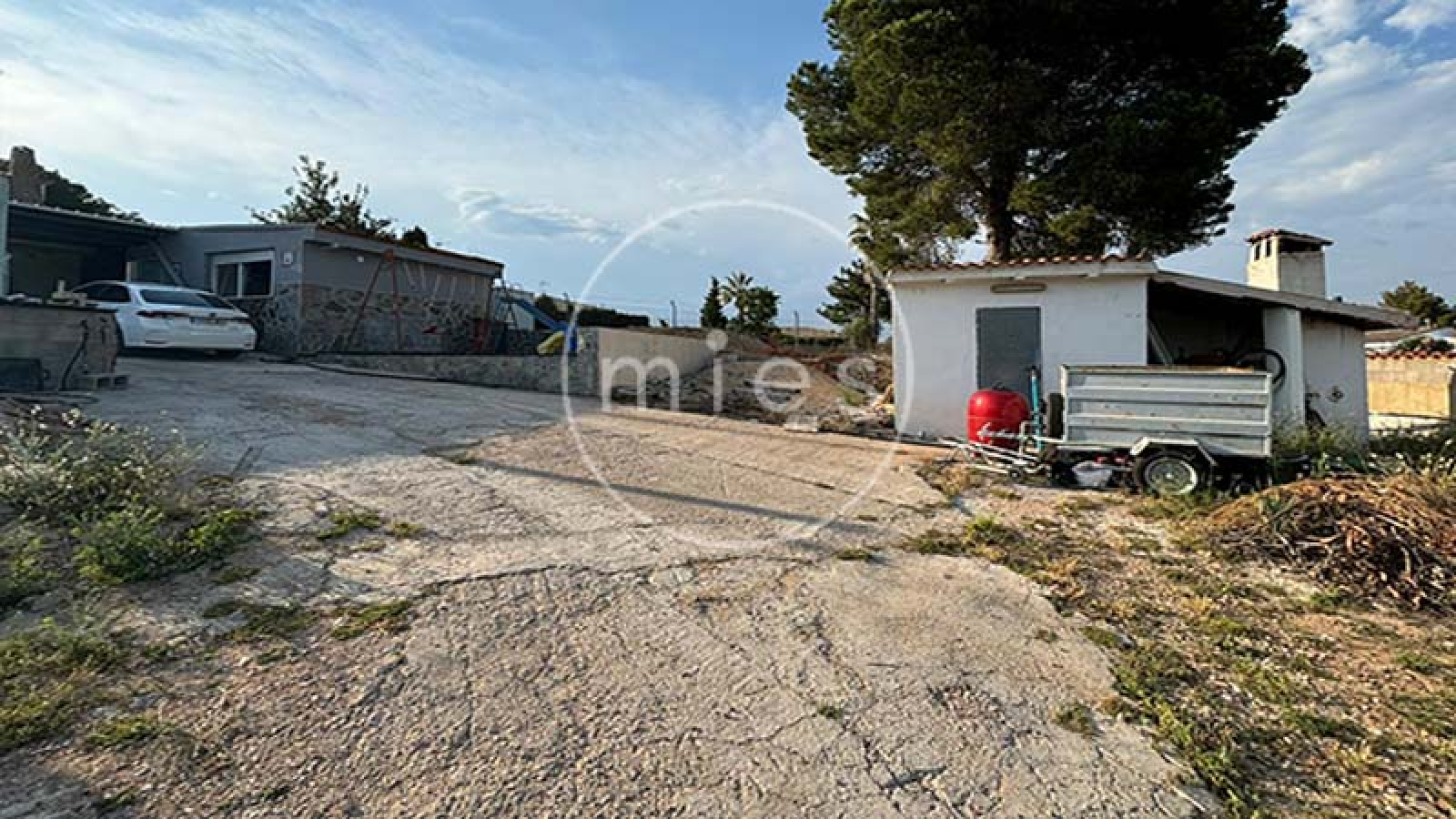 mies inmobiliaria vende chalet urbano altury con piscina