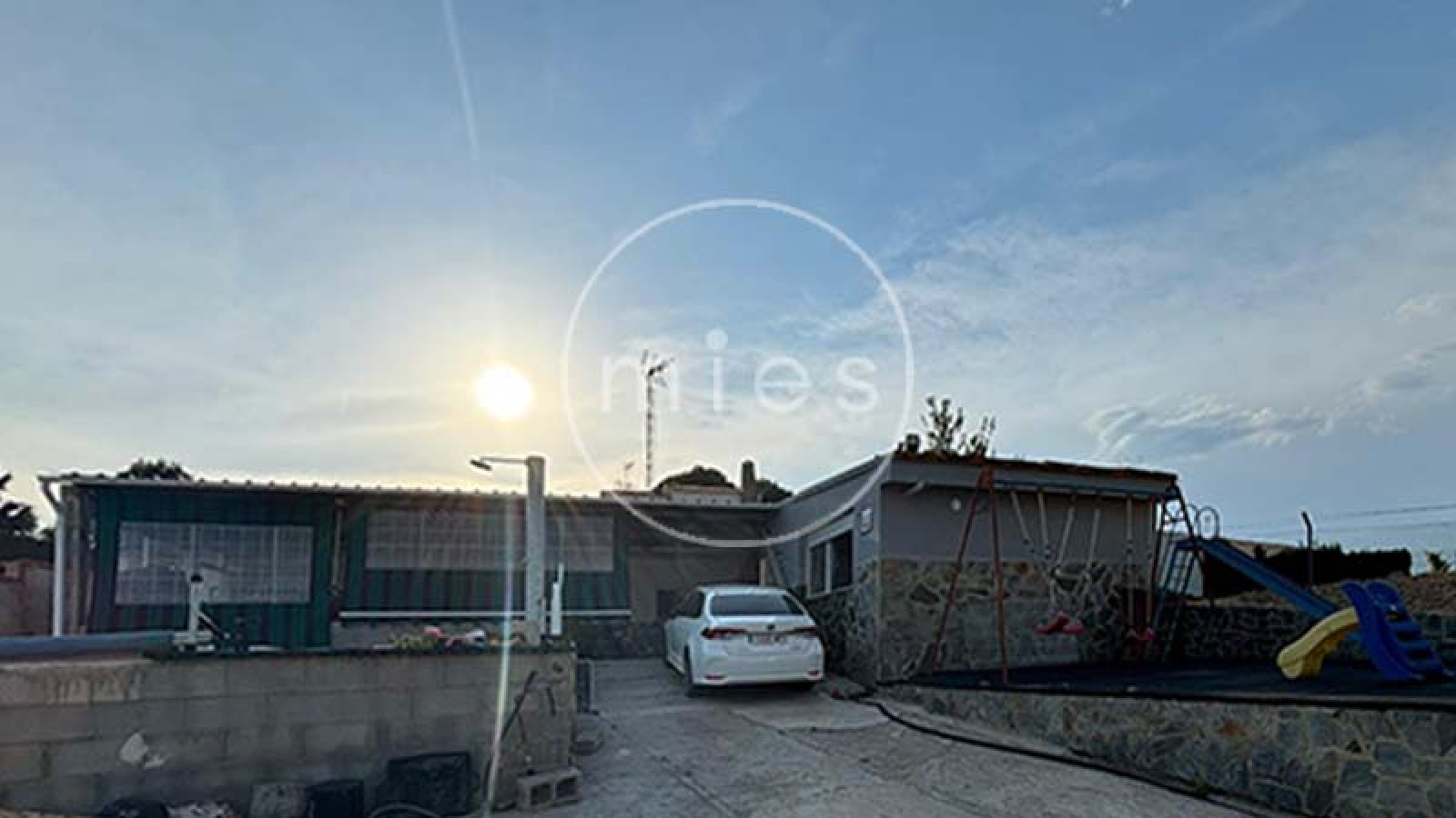 mies inmobiliaria vende chalet urbano altury con piscina