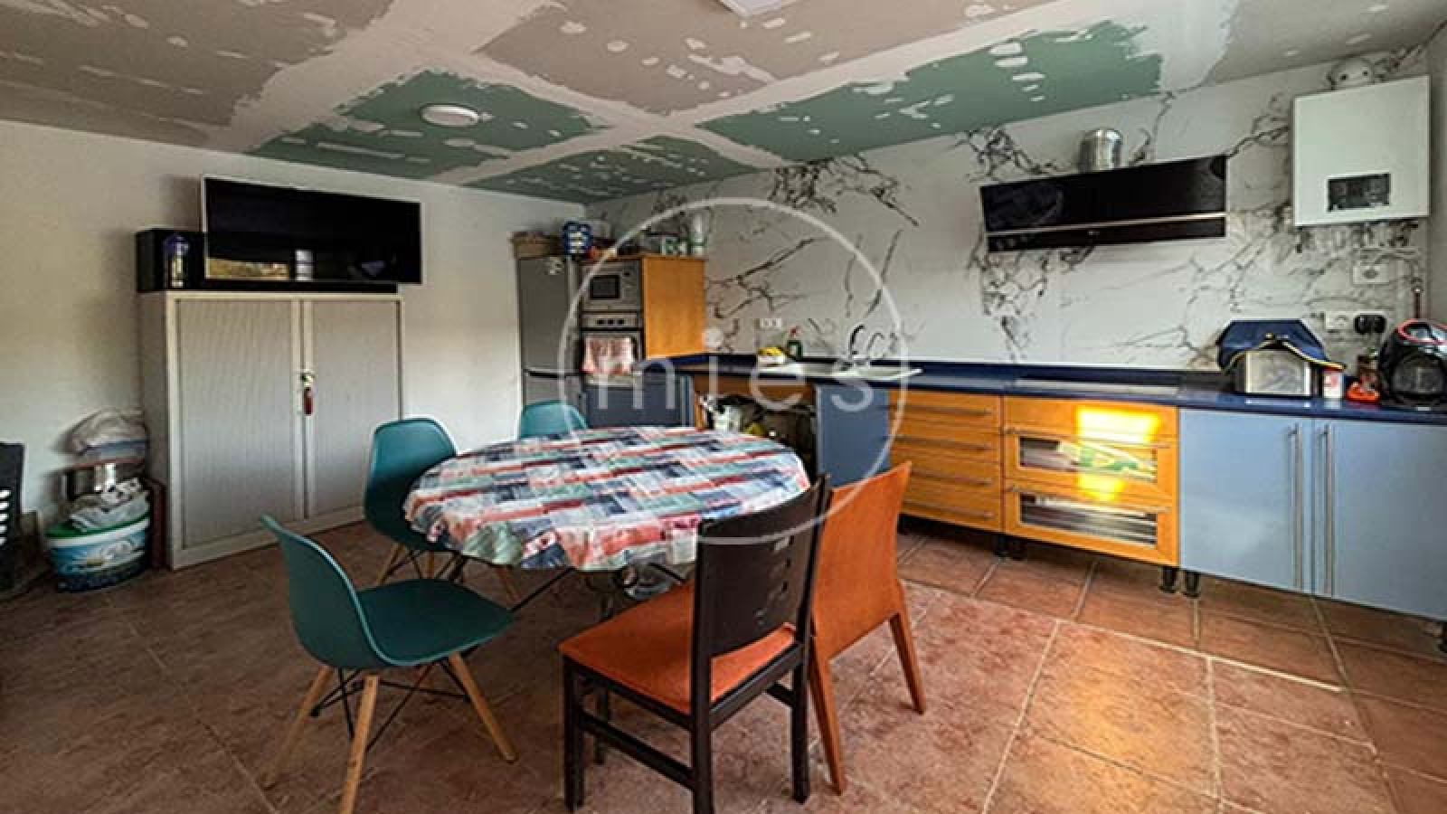 mies inmobiliaria vende chalet urbano altury con piscina