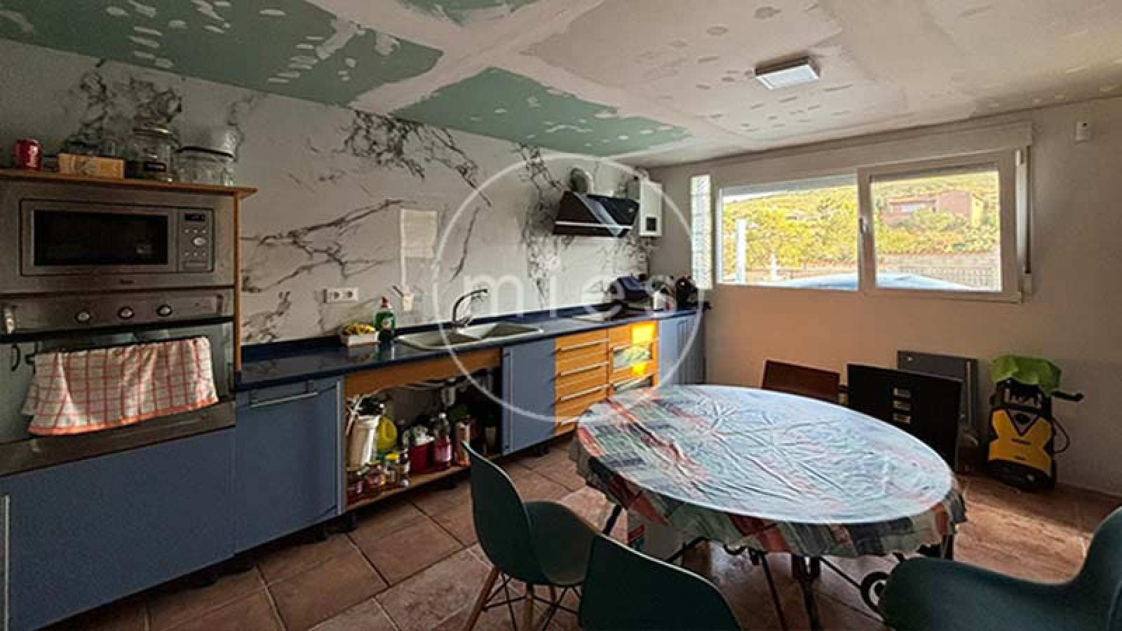 mies inmobiliaria vende chalet urbano altury con piscina