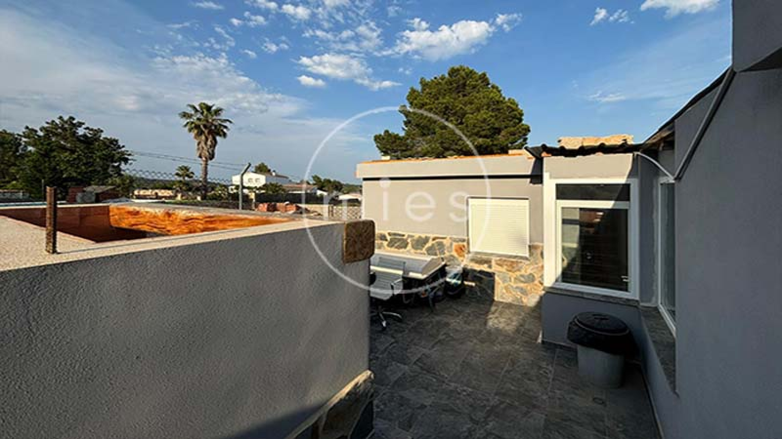 mies inmobiliaria vende chalet urbano altury con piscina