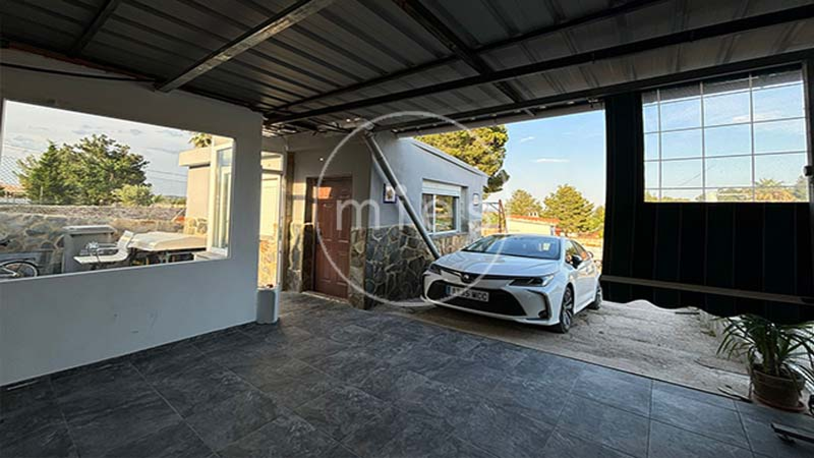 mies inmobiliaria vende chalet urbano altury con piscina