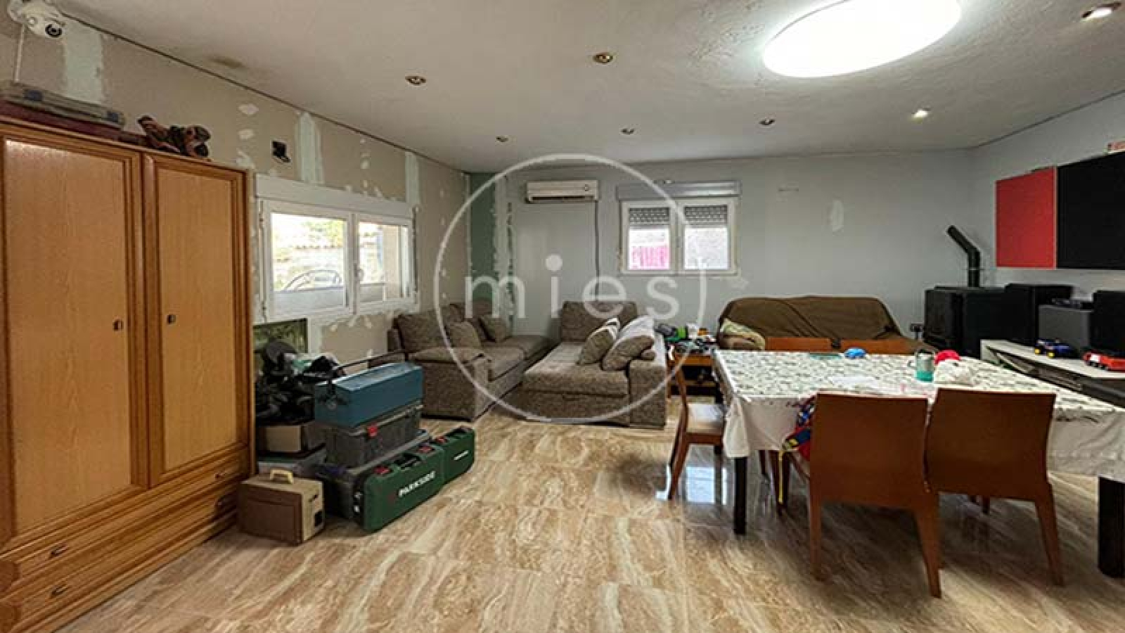 mies inmobiliaria vende chalet urbano altury con piscina